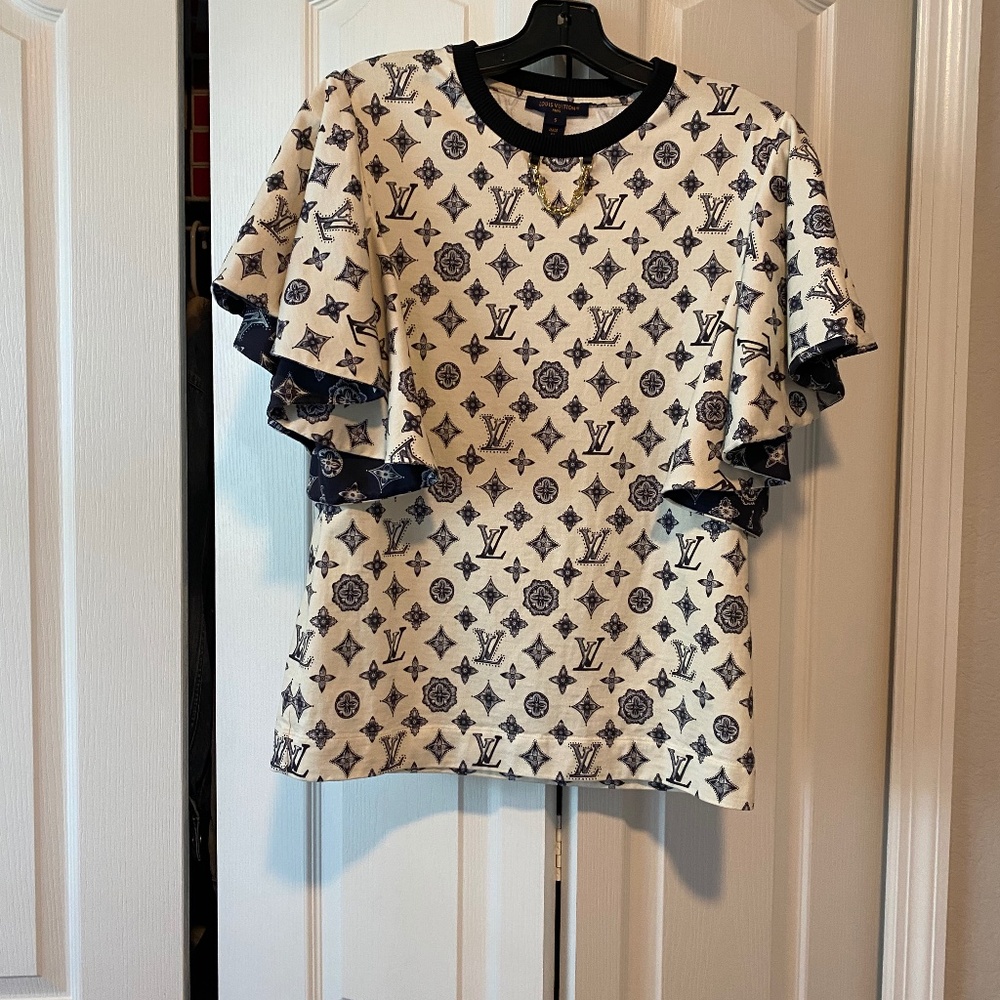 Authentic Louis Vuitton Logo T-shirt with flutter sleeves